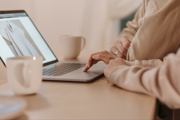 couple making online purchase